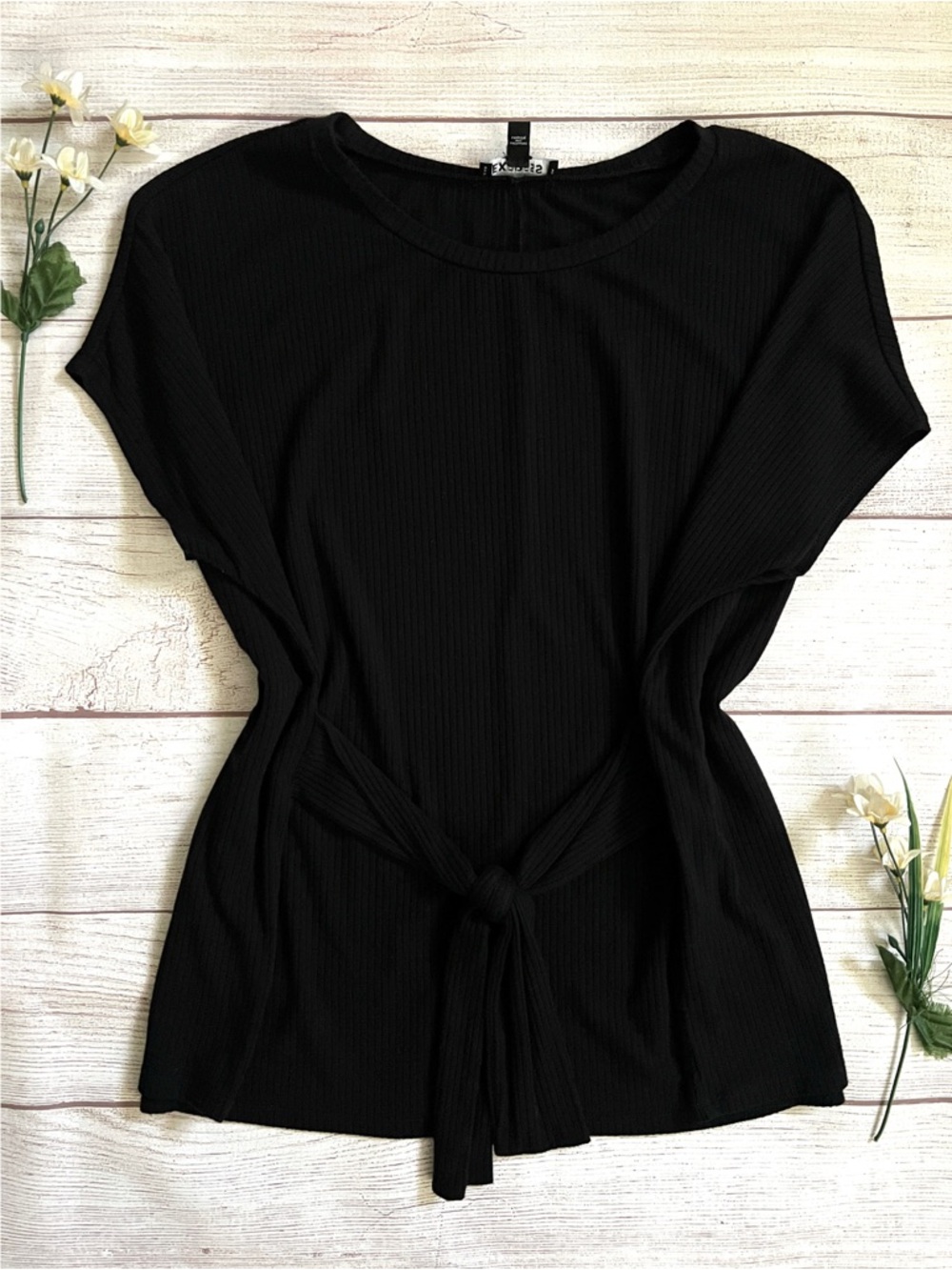 EXPRESS Black Short Sleeve Tie-Front Ribbed Top